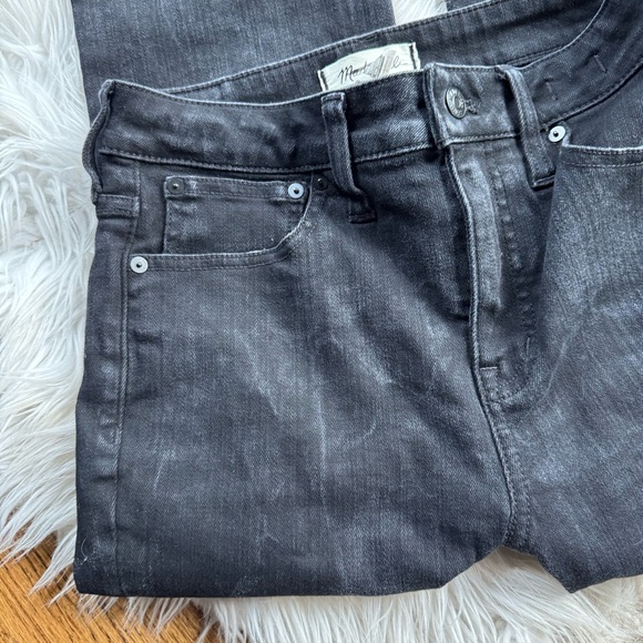 Madewell Curvy Kick Out Crop Jean in black Rinse Wash - Picture 6 of 14